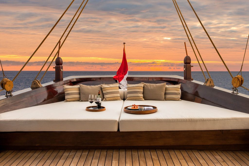 Amandira - lounge - Yacht Charter Indonesia