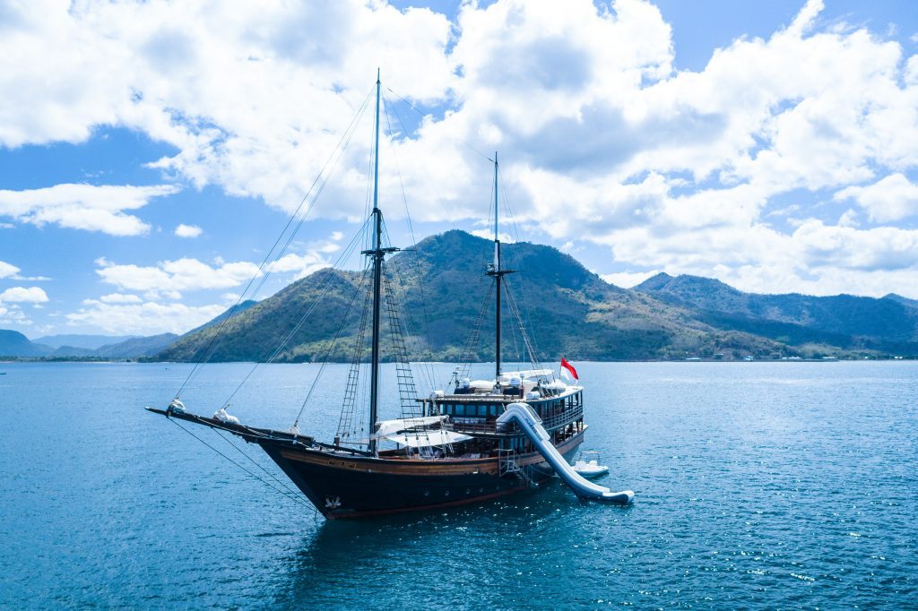 DuniaBaru-Superyacht-Yachtcharterindonesia