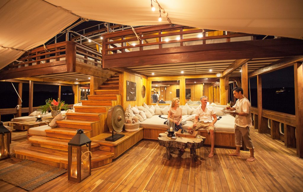 Prana - interior -yachtcharterindonesia