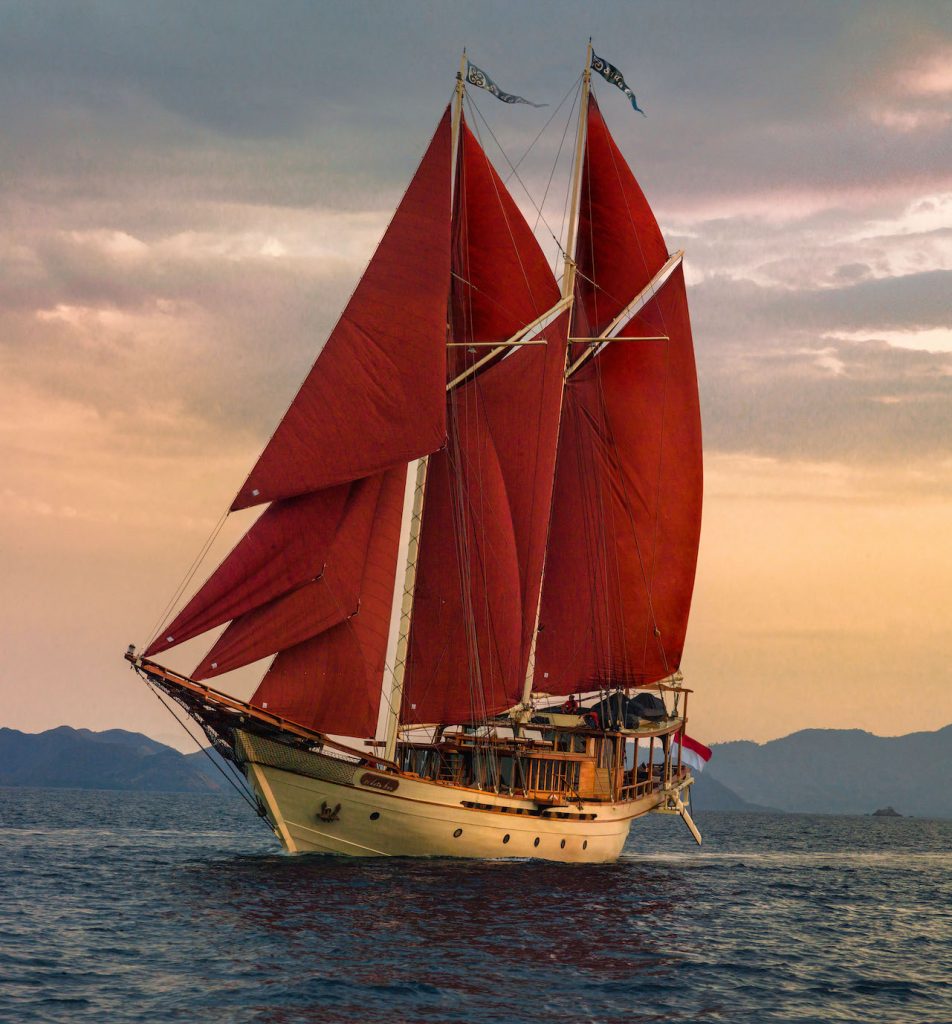 Si Datu Bua- ship - Yacht Charter Indonesia